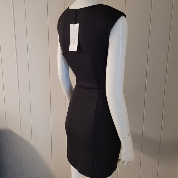 Zara black dress, structured bodycon with side zip - Picture 4 of 6